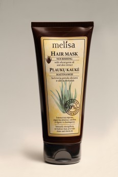 Nourishing hair mask with wheat germ oil and aloe vera extract