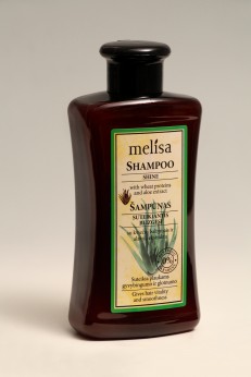 Shampoo with wheat proteins and aloe extract